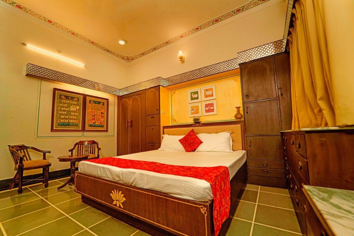Santosh Villa - The House Of Antiques And Art อุเดเปอร์ ภายนอก รูปภาพ