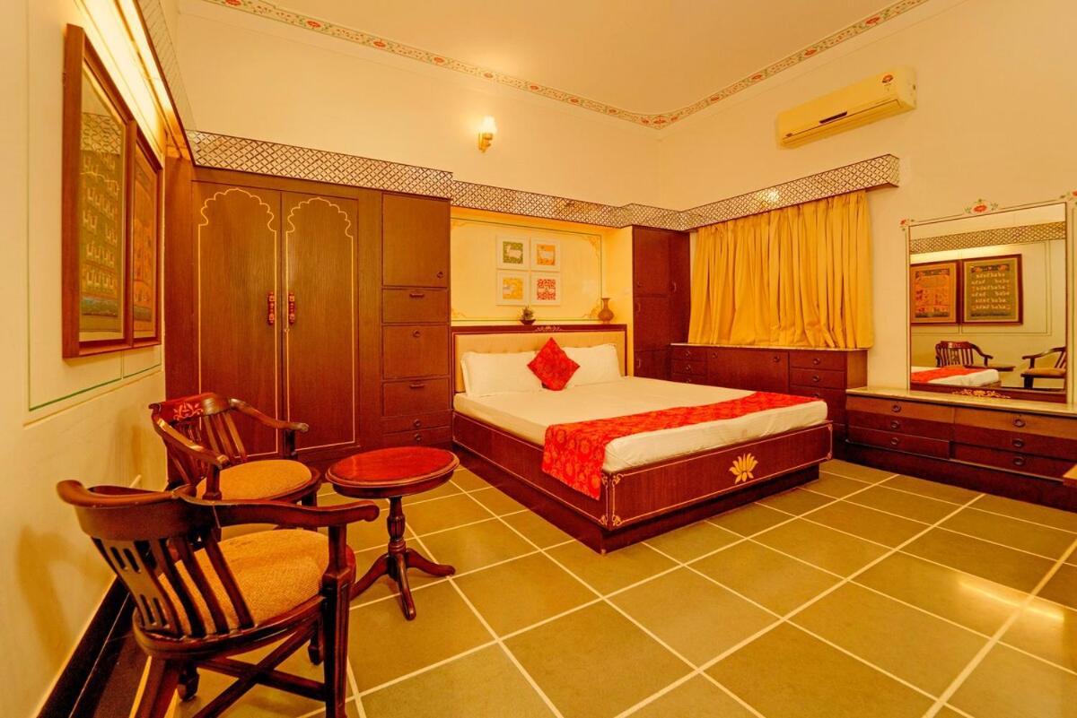 Santosh Villa - The House Of Antiques And Art อุเดเปอร์ ภายนอก รูปภาพ
